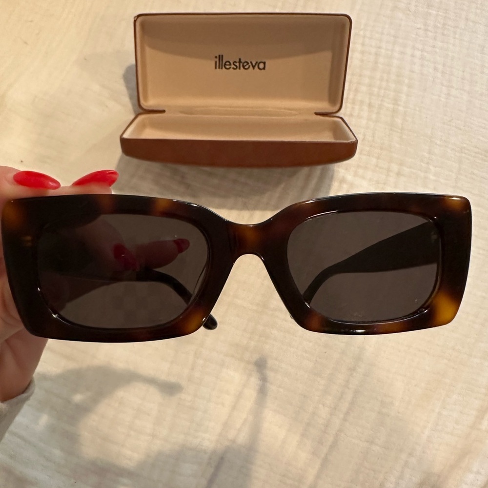 Illesteva - Wilson - Tort/Brown Sunglasses